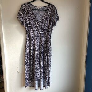 Gilli Wrap Dress blue white patterned size large v-neck midi